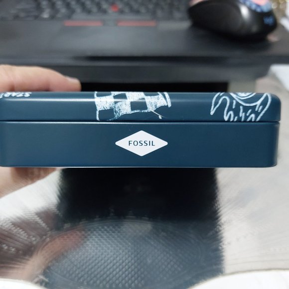 FOSSIL Men's Ryan Leather Wallet With Original Durable Tin Can Bifold With Flip - Picture 2 of 10